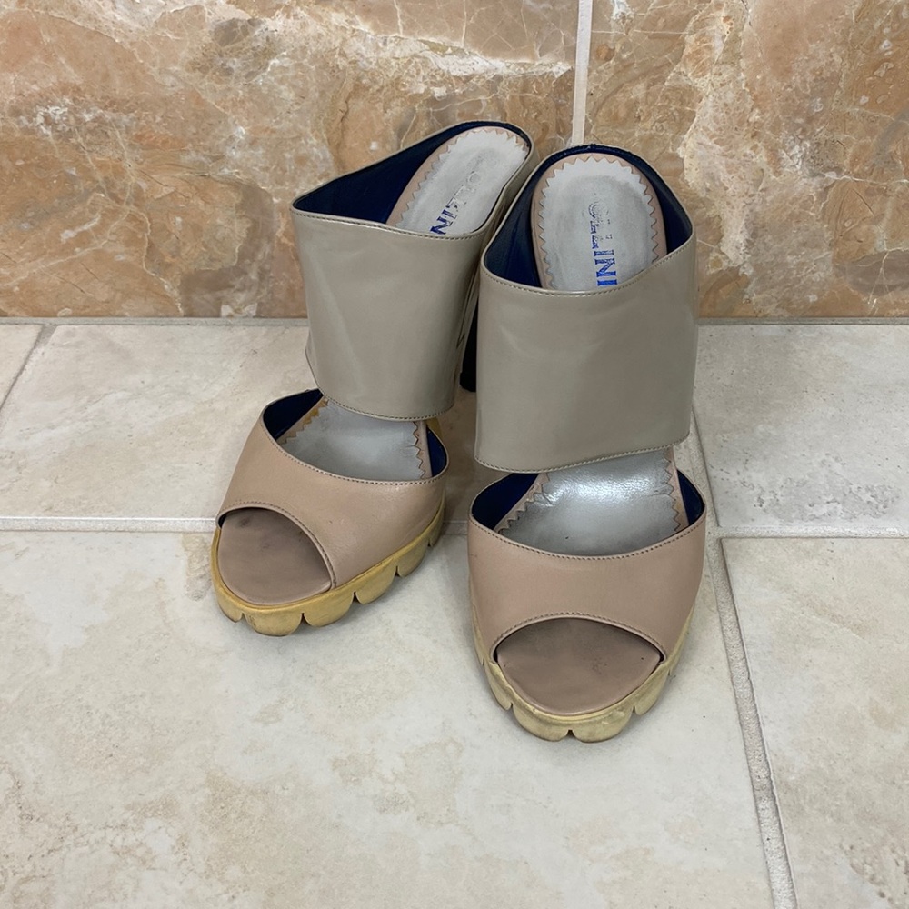 Authentic Pollini heels with cute scalloped sole